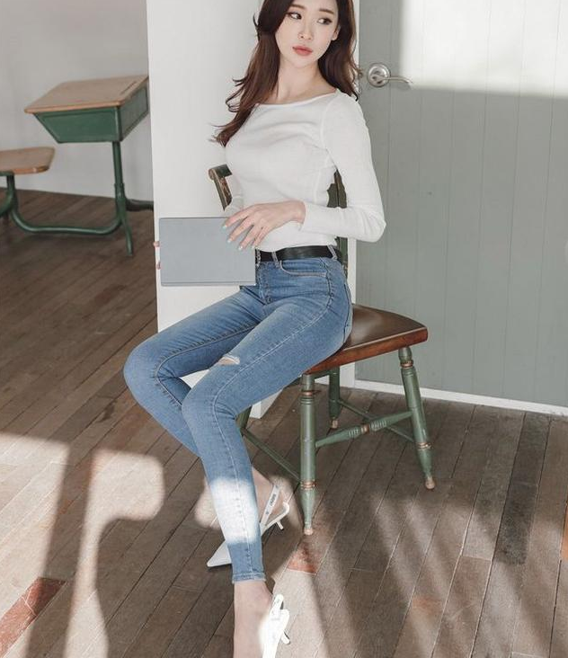 知性优雅的牛仔裤美女,魅力十足,让人百看不厌!
