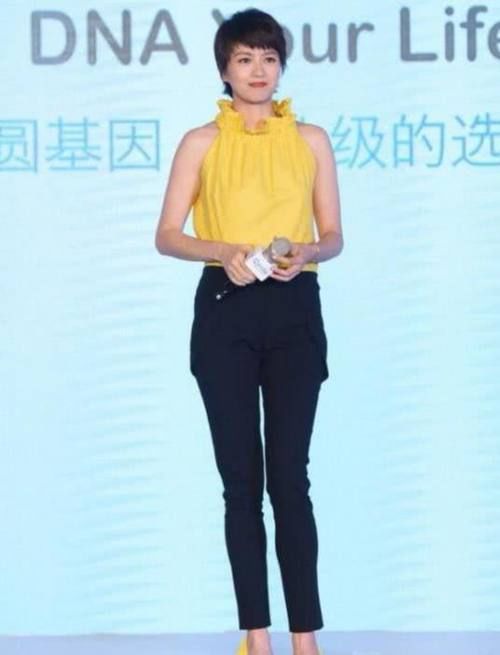  『打造』不要穿过时的荷叶边啦，最美的木耳边穿搭指南，打造完美时髦精