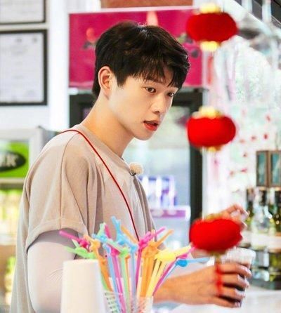 颜值不高没关系换个发型就行了，13款男学生短发发型来袭！