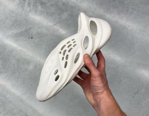  『Crocs』号称Yeezy Crocs于今夏发售，是潮到飞or丑到爆？