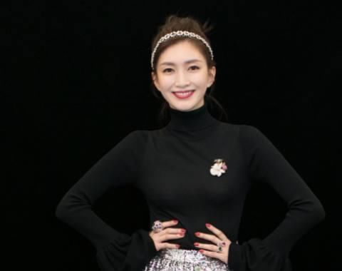 女明星戴发箍，热巴小清新，张靓颖土气，杨幂郑爽美的令人窒息!