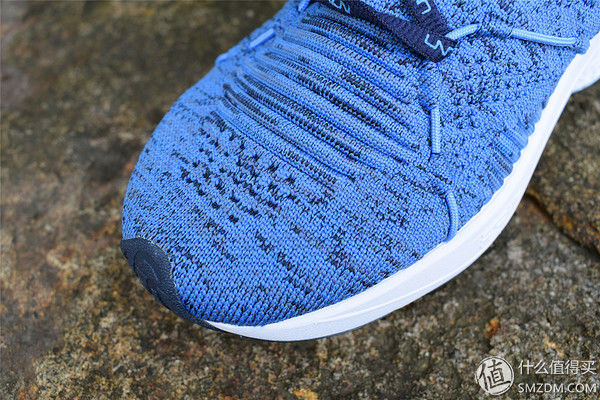 上了时装周，跑鞋也“变潮”-李宁轻云减震跑鞋开箱篇