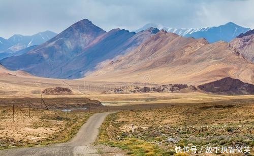 这是世界上最凄凉的公路,但却成为探险者们相互追逐的天堂!