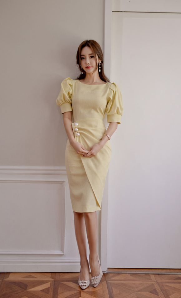 女神孙允珠，姜色枯草牛奶鲜柠亚麻珍珠裙