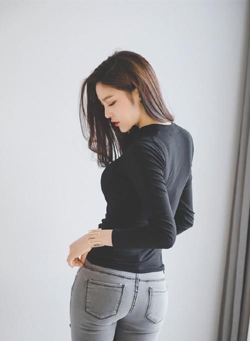  比例|韩国美女的黄金比例身材真好，穿上紧身牛仔裤真迷人，动人心魄！