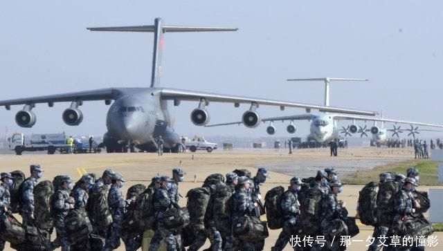  『运输机』8机新照：俯瞰运-20与运-9同框，2型运输机大小是一目了然