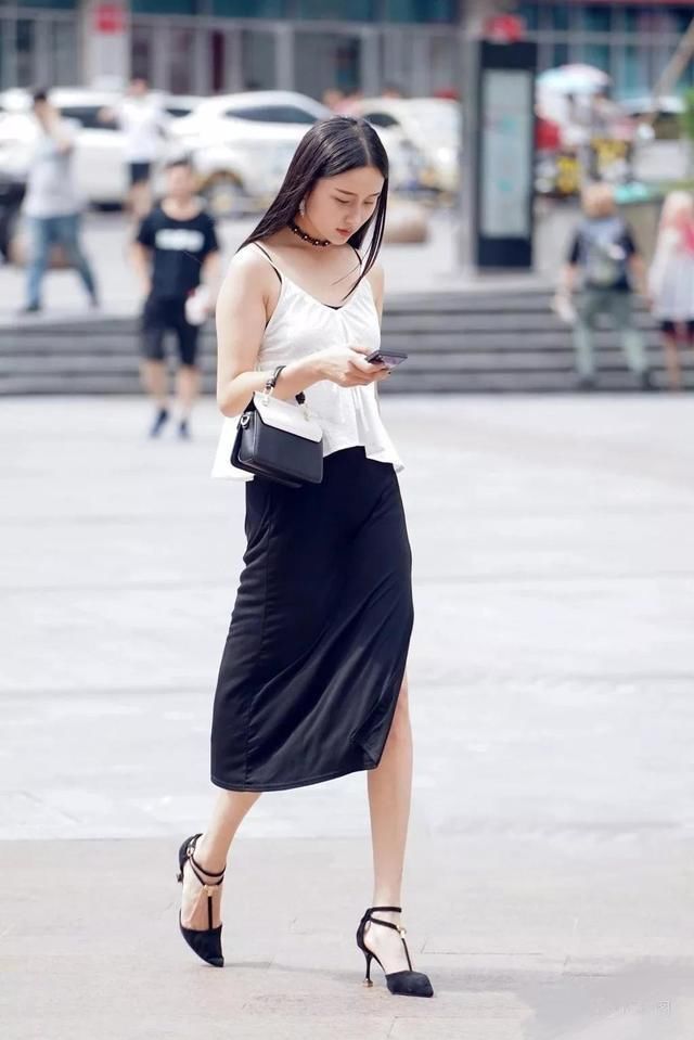 美女小姐姐时尚美丽出众魅力，迷人身材霸屏!