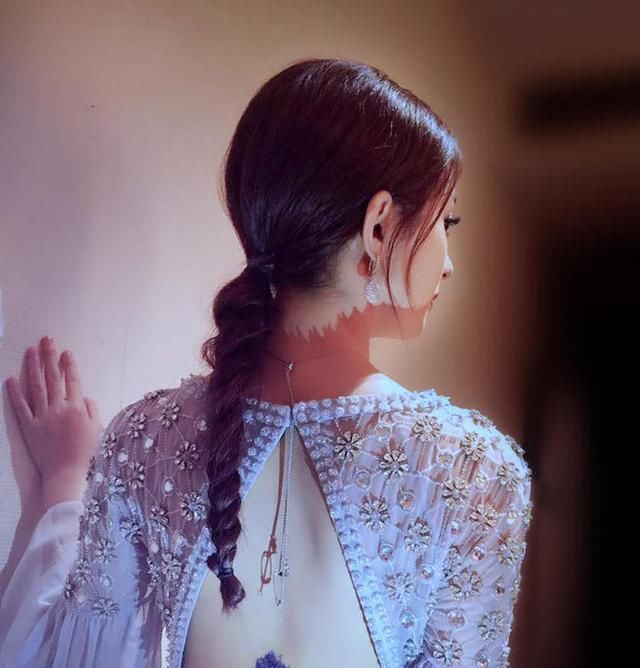 分享知识结婚约会怀孕，赵丽颖回应传说，网友:真实感动。