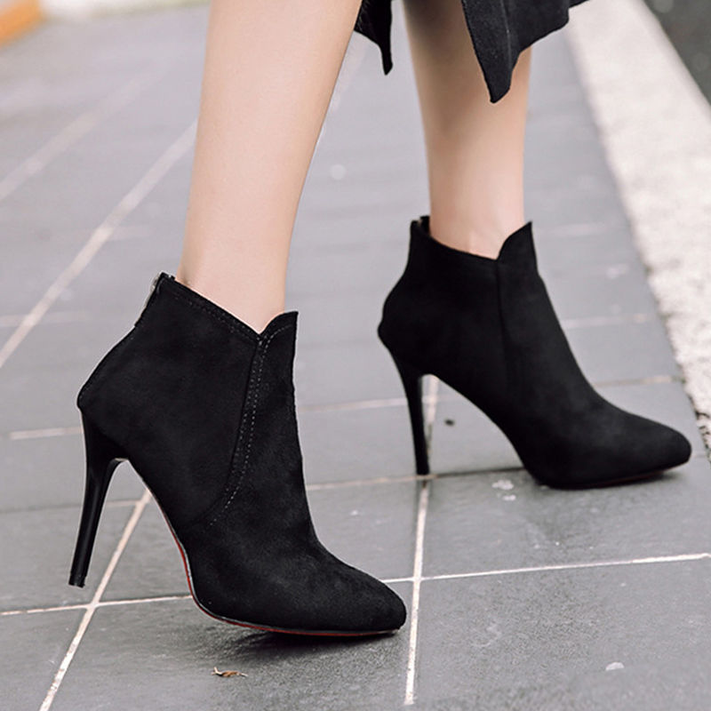 据说小白鞋太土了，现流行这女鞋，洋气又养脚，女人味十足