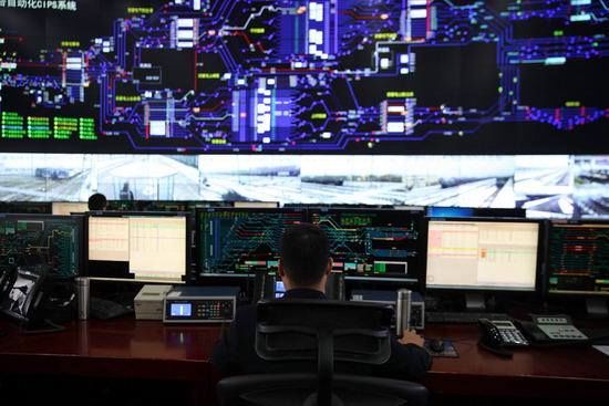  #中国铁路沈阳局集团#奋战在春运幕后 探访东北最大编组站的铁路