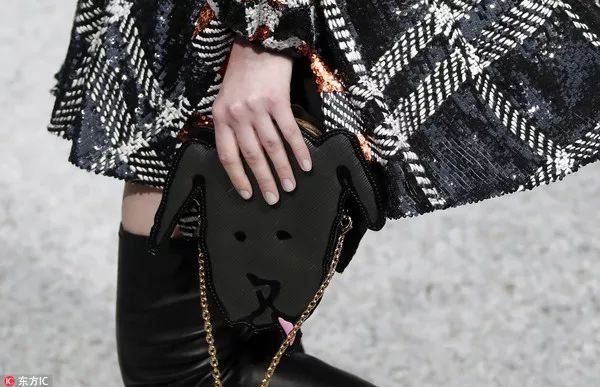 带喵星人出门还是汪星人呢?今年最流行的包包是它们!