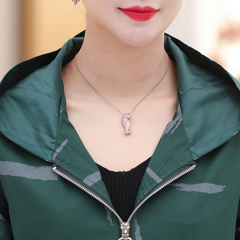 70后女人别着急买风衣!现流行这样的秋装外套，便宜舒适又大方