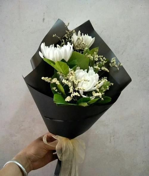 花艺■我大学毕业在家没事做，想去学习花艺有用处吗？