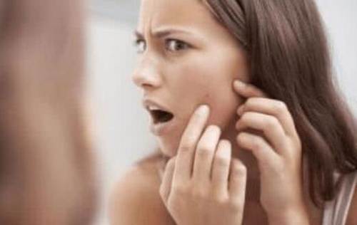 反复冒痘原来是螨虫作乱,家中寻常小物仅是一抹,痘痘螨虫不见