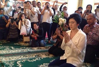 51岁泰国总理英拉:肌肤胜雪，吹弹可破，最后一张娇羞迷人!