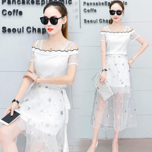 现在小姑娘真敢穿,逛街只穿个隐形“一字裙”,满满都是回头率