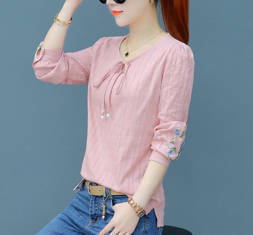 立秋早晚凉，70后老婆贼精，不穿连衣裙，穿着小衫配长裤，特美