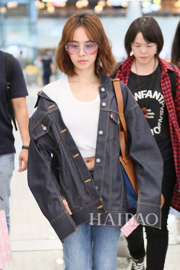 秘籍| 明星都在炫腹秀美腿，但怎么露才更高级?【海报街拍】