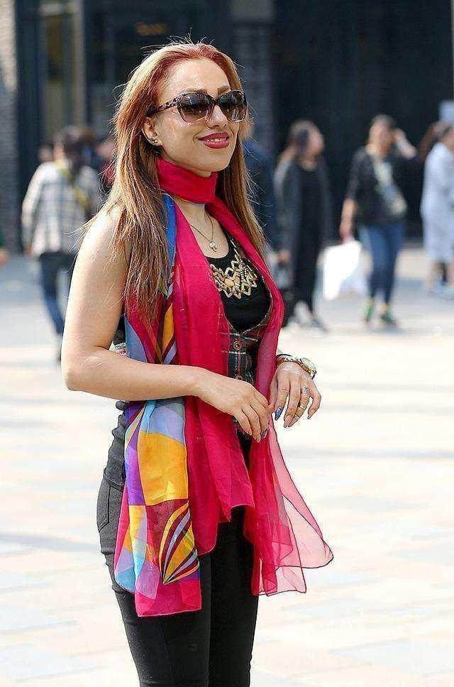 街拍:看了千万张街拍, 现在一看照片就知道美女在想什么!