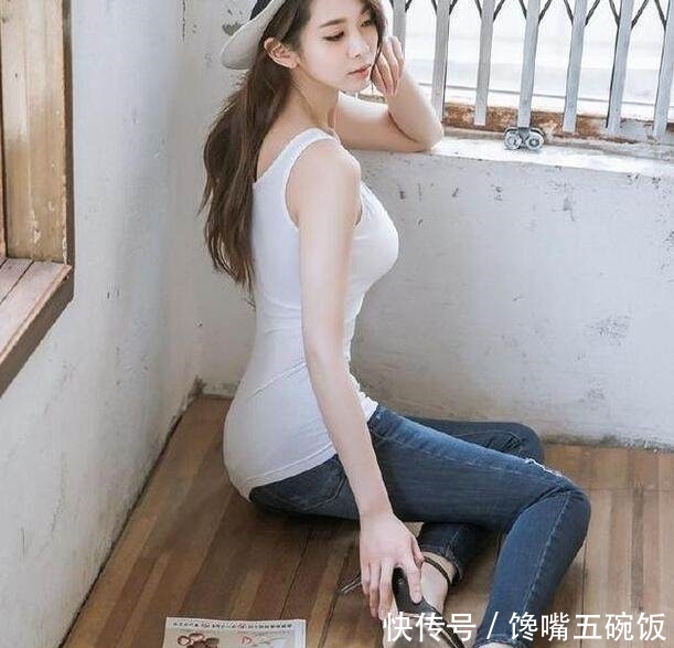  [美女]活力十足的牛仔裤美女，气质出众，无论走到哪都是焦点