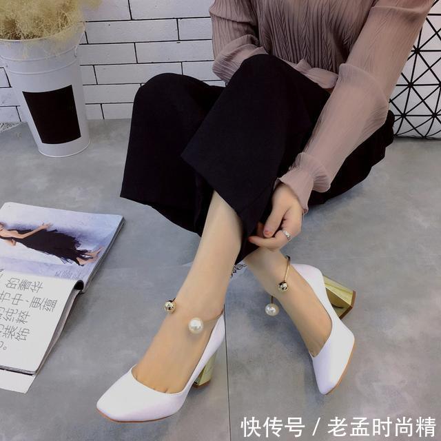  [气质]气质优雅的女人鞋柜里怎么能少了一双尖头高跟单鞋呢