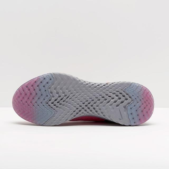 骚气渐变粉！全新配色 Epic React 现已海外发售