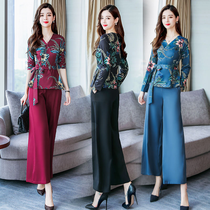 偷偷告诉你，裙子不流行了，今年流行这样套装，美的款款想买