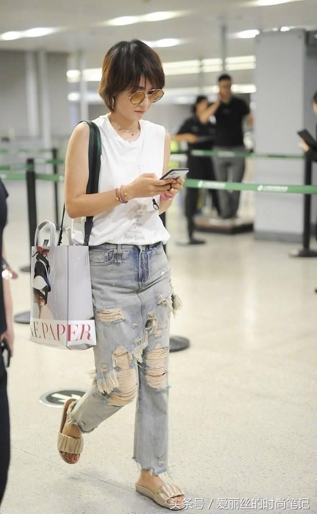 看完马伊琍在牛仔裙里面穿牛仔裤，就知道她的腰有多细了，服气！