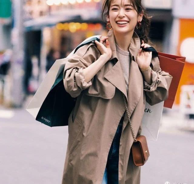  『春夏』它才是贯穿四季的高级色，春夏穿更出彩