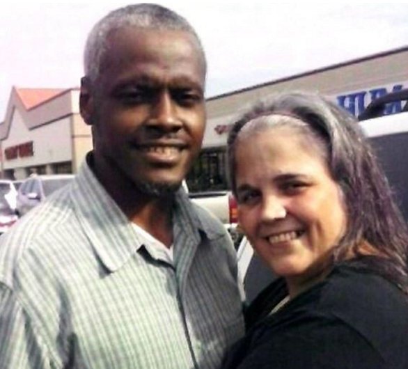 她重达550斤，光腿就重约400斤，每生一个孩子重100斤