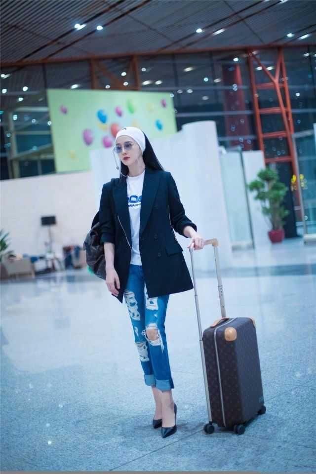 范冰冰简直是时尚“女魔头”，穿搭大胆又迷人，网友：有颜任性！