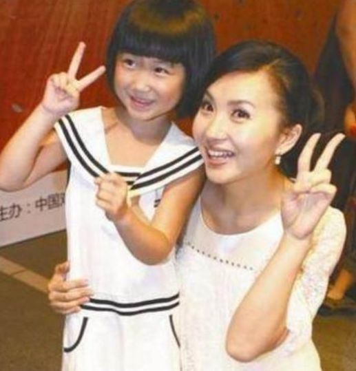  『工作』嫁给百亿富豪刘海峰，因工作差点精神分裂如今转型当老师
