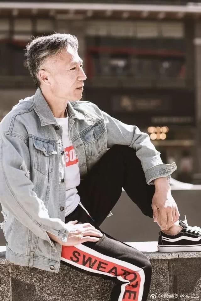 六旬中国大爷一夜爆红米兰时装秀,圈粉无数,秒杀网红小鲜肉
