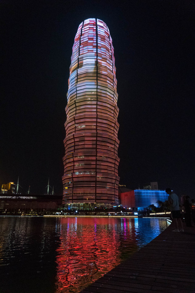  [玉米]郑州最洋气大楼有个最“土”名字，当初只随便叫叫，最后