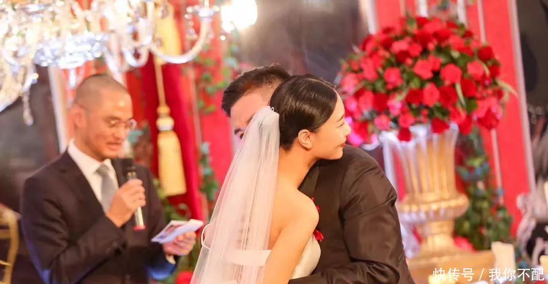 「来宾」她用一件其他新娘不会穿的婚纱,惊艳了在场所有的来宾