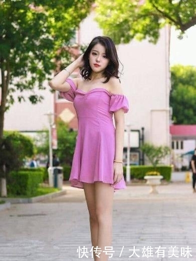 【气质】街拍:阳光有气质的小姐姐,修长的美腿很是吸睛,长相也格外动人