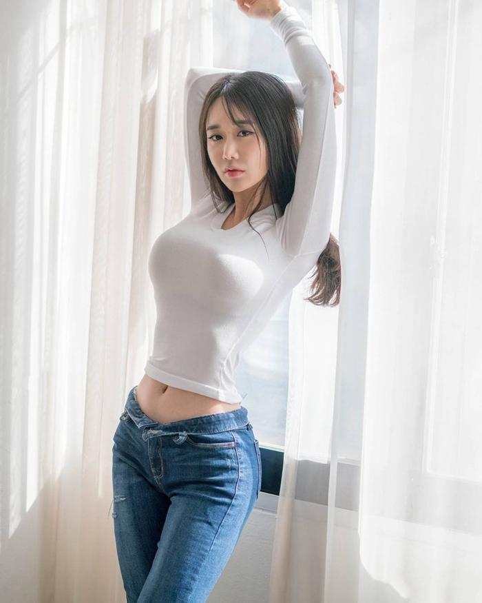 有魅力的女生怎样穿都耐看, 曼妙曲线的身材, 足以引人侧目