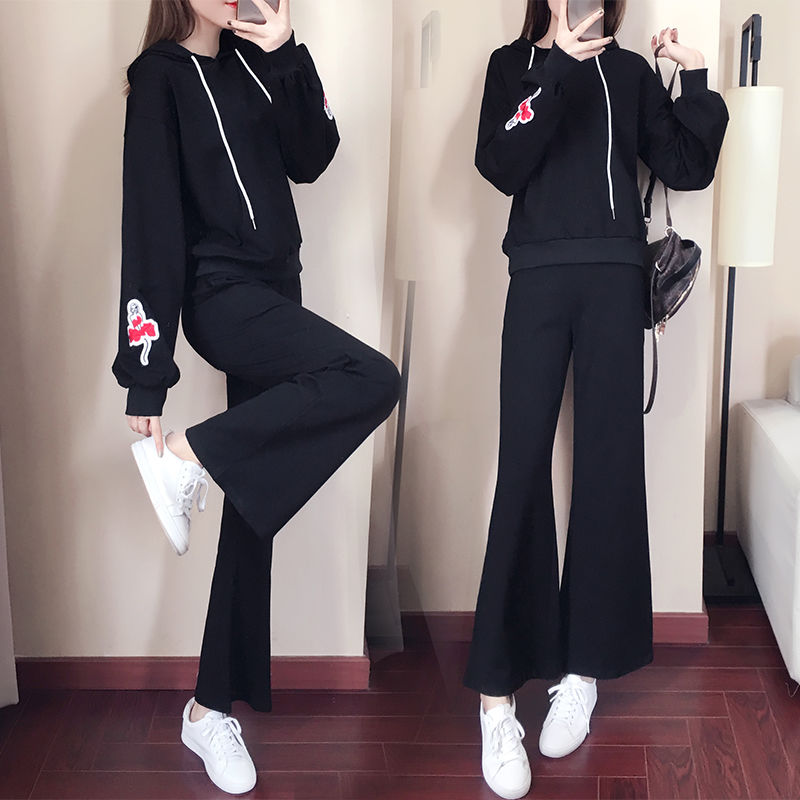 今年秋天裤裙不时兴了,时髦7080后都穿这阔腿裤套装,真洋气