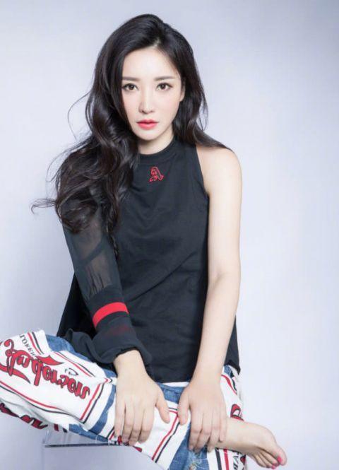 38岁柳岩换发型秒变18岁！被网友误以为是杨颖