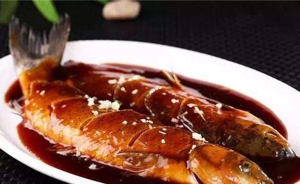 西湖醋鱼跌落神坛？为何顾客不再为国宴佳肴买单，网友：太贪心！