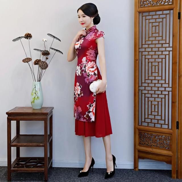 女子还是穿旗袍才美，不媚不俗，超有韵味儿！