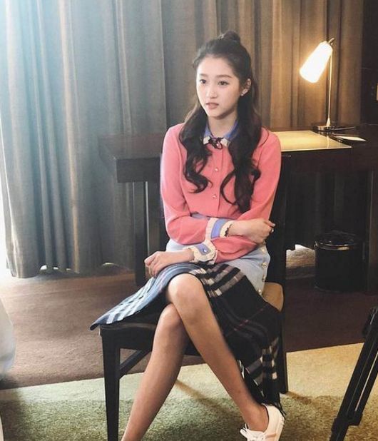 迪丽热巴的腿，关晓彤的腿，杨幂的腿，都不及她的腿吸睛！