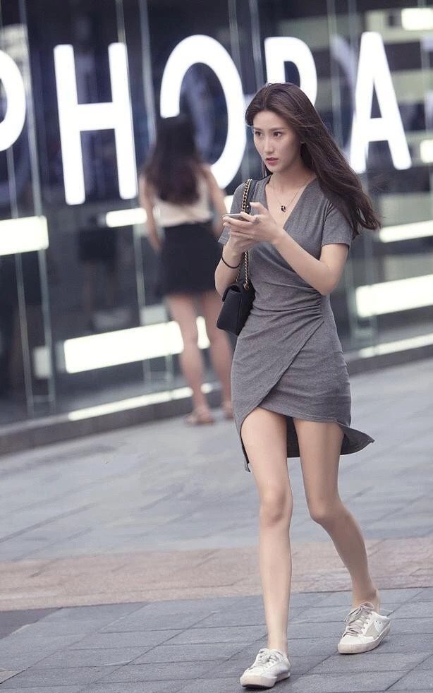 街拍丨真正的性感是露的恰到好处，而不是露的多!
