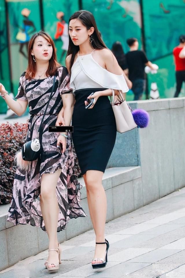 街拍丨你到底喜欢清纯的还是性感的?对照看下去就知道了!