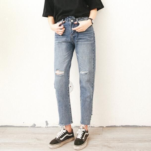 少女对时尚酷感的向往，一条牛仔裤就满足，玩转街头潮流穿搭