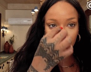 同时撞脸倪妮蕾哈娜是什么感受？