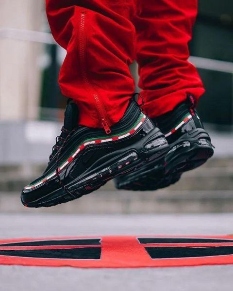  『回归』2017年爆火的UNDEFEATED x Nike AirMax97，将携三个新配色回归！