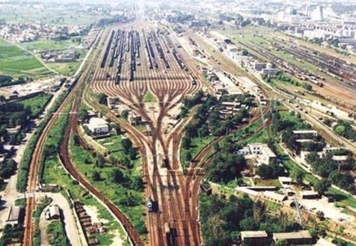  【我国】我国最大的火车站，每天接待24000多列火车，被称为“铁