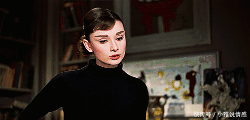  「搭配任何」“大敞领”没市场了，今年“高口领”正流行，春天穿着挺舒适