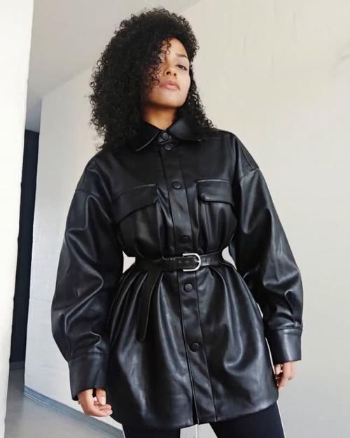  『女生』女生帅起来就没男生什么事了？酷帅洒脱的皮夹克，凹出摩登气场！